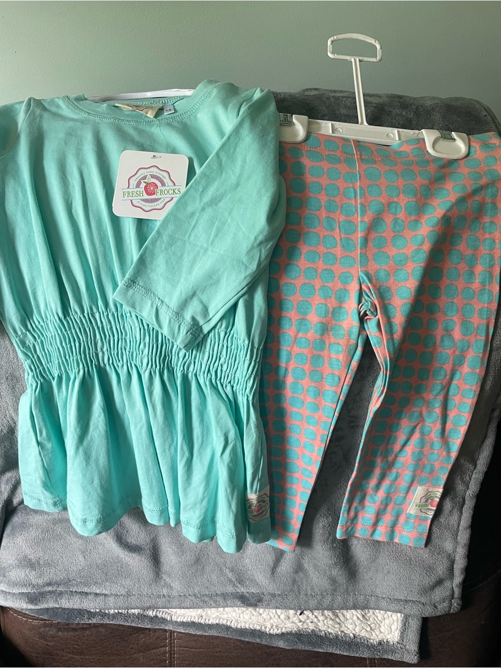 New fresh rocks Mint Peplum Top with Coral Polka Dot Leggings outfit sz 4/5